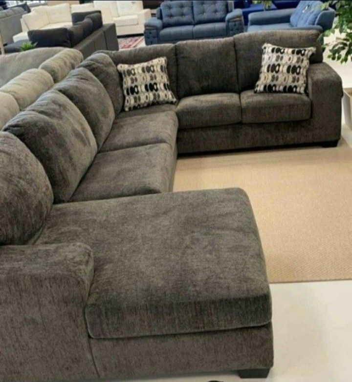 Ballinasloe Smoke LAF Sectional
by Ashley Furniture