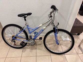 Bicycle Schwinn cimarron . Frame in aluminum rim 26” good condition