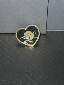 RARE Disney Star Wars Yoda Variety Charity Heart Lapel Hat Pin 2013