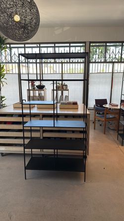 Bookcase (bronze modern steel)