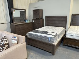 LAST ONE!!!: 5pc Full Size Bed Set