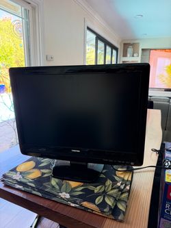 Toshiba 22LV505 22-inch LCD TV and DVD