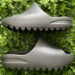 Adidas Yeezy Slide ‘Dark Onyx’ (Kids)  (Size 1, 12K And 11K)