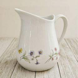 BIA Cordon Bleu 5" White Ceramic Pitcher with Trellis Flowers and Butterfly Design Pattern Decorated in the USA. Home Kitchen Decor.

Pre-owned in exc