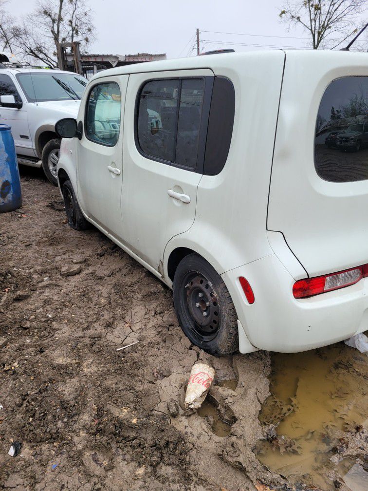 Nissan cube 2010 good motor and transmission cvt part's only
