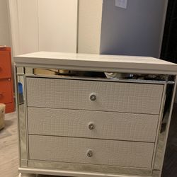 Elegant 30X30 Nightstand/Accent Table 