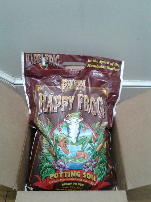 FoxFarm Happy Frog Potting Soil, 12qt – for Indoor/Outdoor Container Plants, Improves Root Efficiency, pH Adjusted for Optimal Nutrient Uptake. Messag