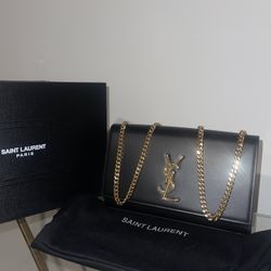 UPTOWN CHAIN YSL WALLET IN GRAIN DE POUDRE EMBOSSED LEATHER  
