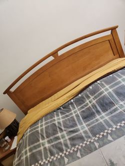 Ethan Allen queen size sleigh bed