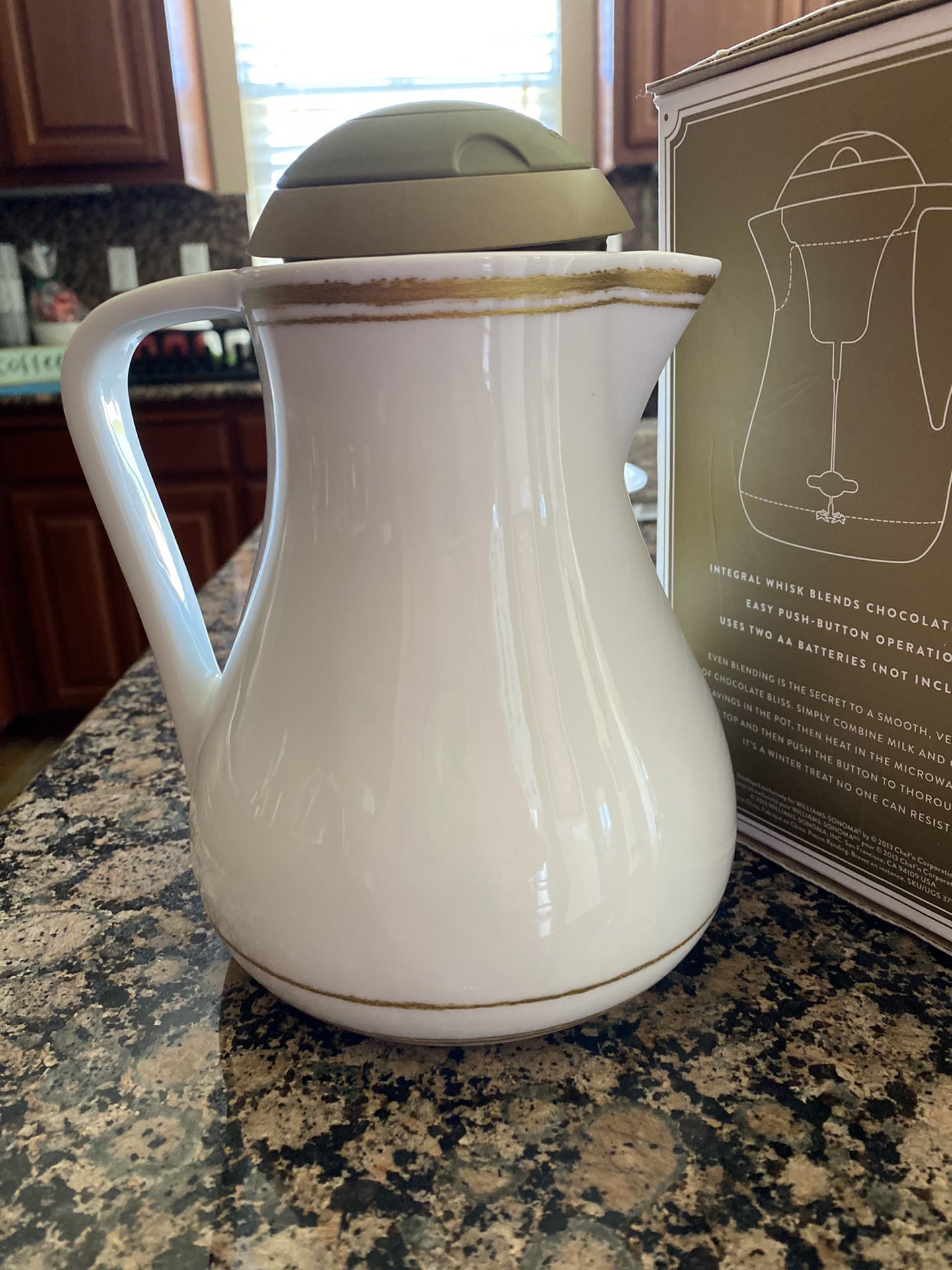 Williams Sonoma Hot Chocolate Pot Carafe Ceramic 32 Fl oz Built in Whisk