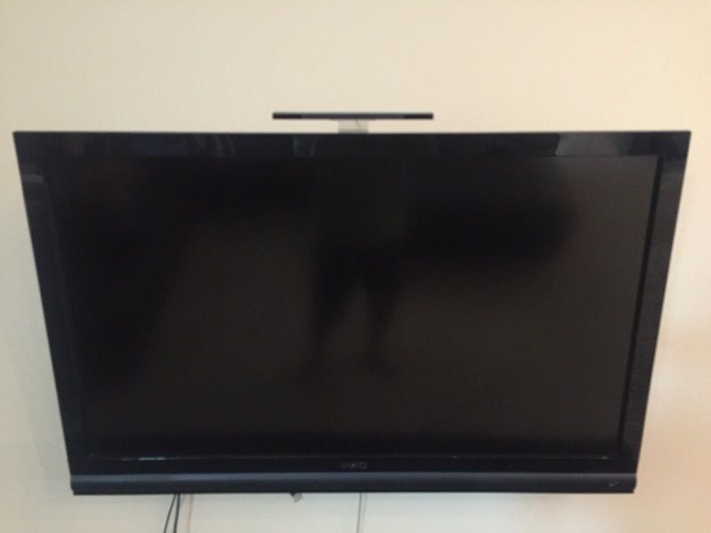 Vizio E422VA ..42" 1080p flat screen HDTV..wifi ..cable ..no Hdmi...TV