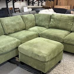 New Sectional Sofa Couch with Ottoman! Free Delivery 🚚! 