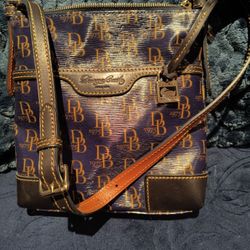 Dooney & Bourke Signature Crossbody Bag, Pre-owned, Like New.