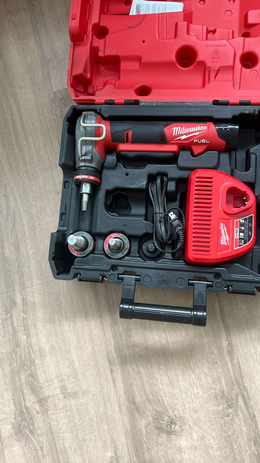 Milwaukee Proper Kit W/. 1/2 To. 1”. Model. 2532-22. Used Really Good Working Conditions