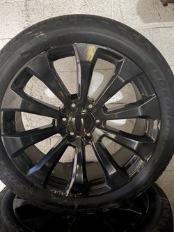 Bfgoodrich tire on 22 in gloss black rims