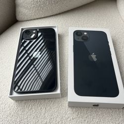 Apple iPhone 13 128gb With Box And Charger Unlocked 