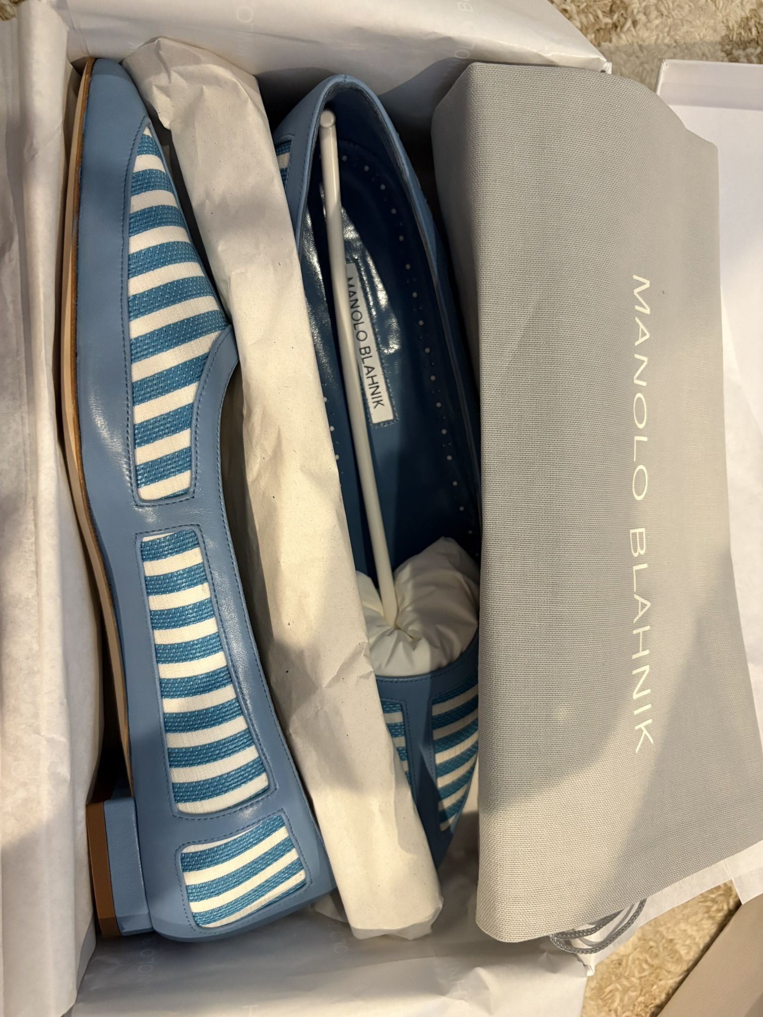 MANOLO BLAHNIK 