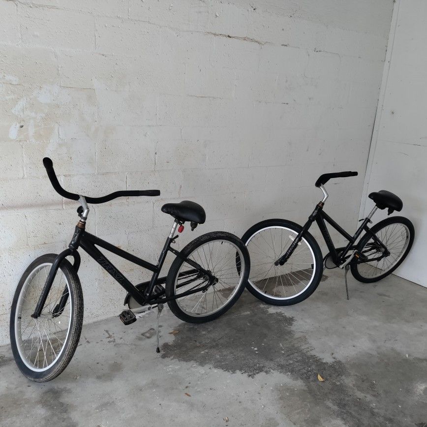 two identical Jamis taxi beach cruisers ride perfect 26-in Wheels