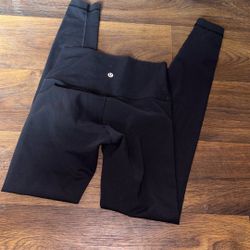 Lululemon size 4