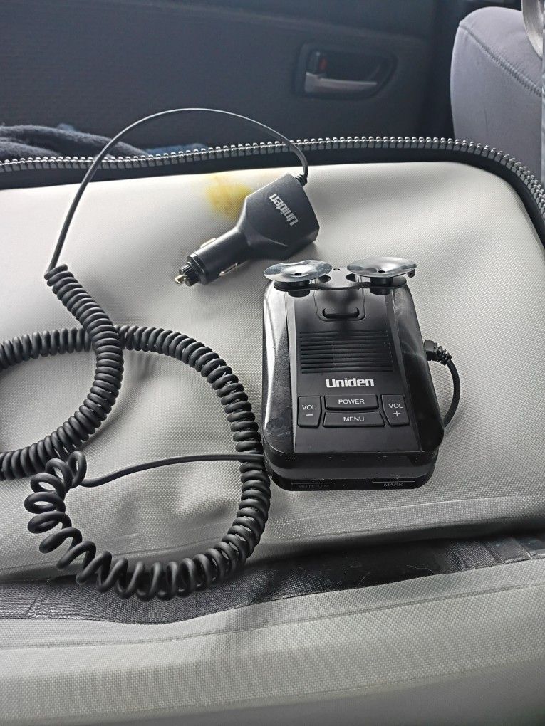 Uniden DFR9 SUPER LONG RANGE RADAR AND LAZER DETECTOR