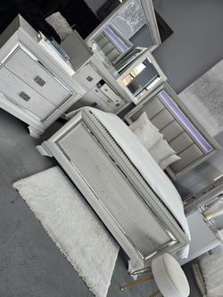 ✨️4pc Queen, King Bedrooms ✨️ Furniture Sectionals, Dining Avail