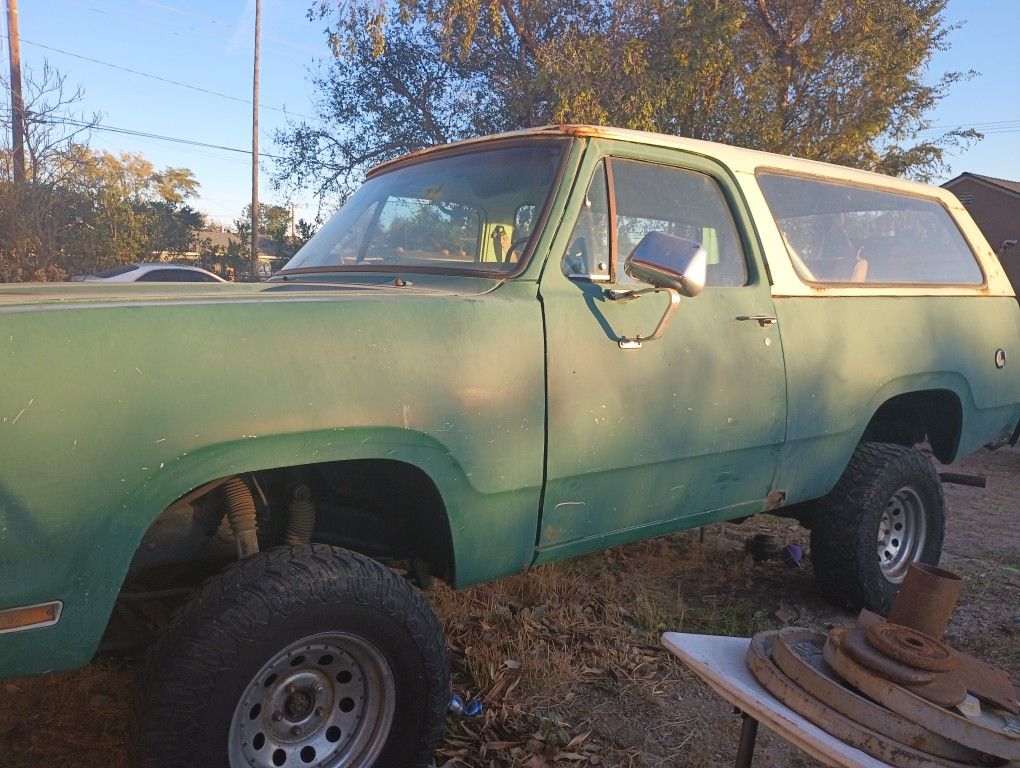 1977 Dodge Ram Charger 4x4 Removable Top