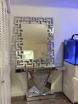 Beautiful Glam Mirrored Console Table and Matching Wall Mirror Set