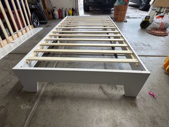 Twin platform bed