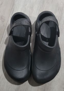 Crocs Enclosed Style All Black Sz 10 Men or 12 Women