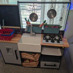 Kidkraft Play kitchen 