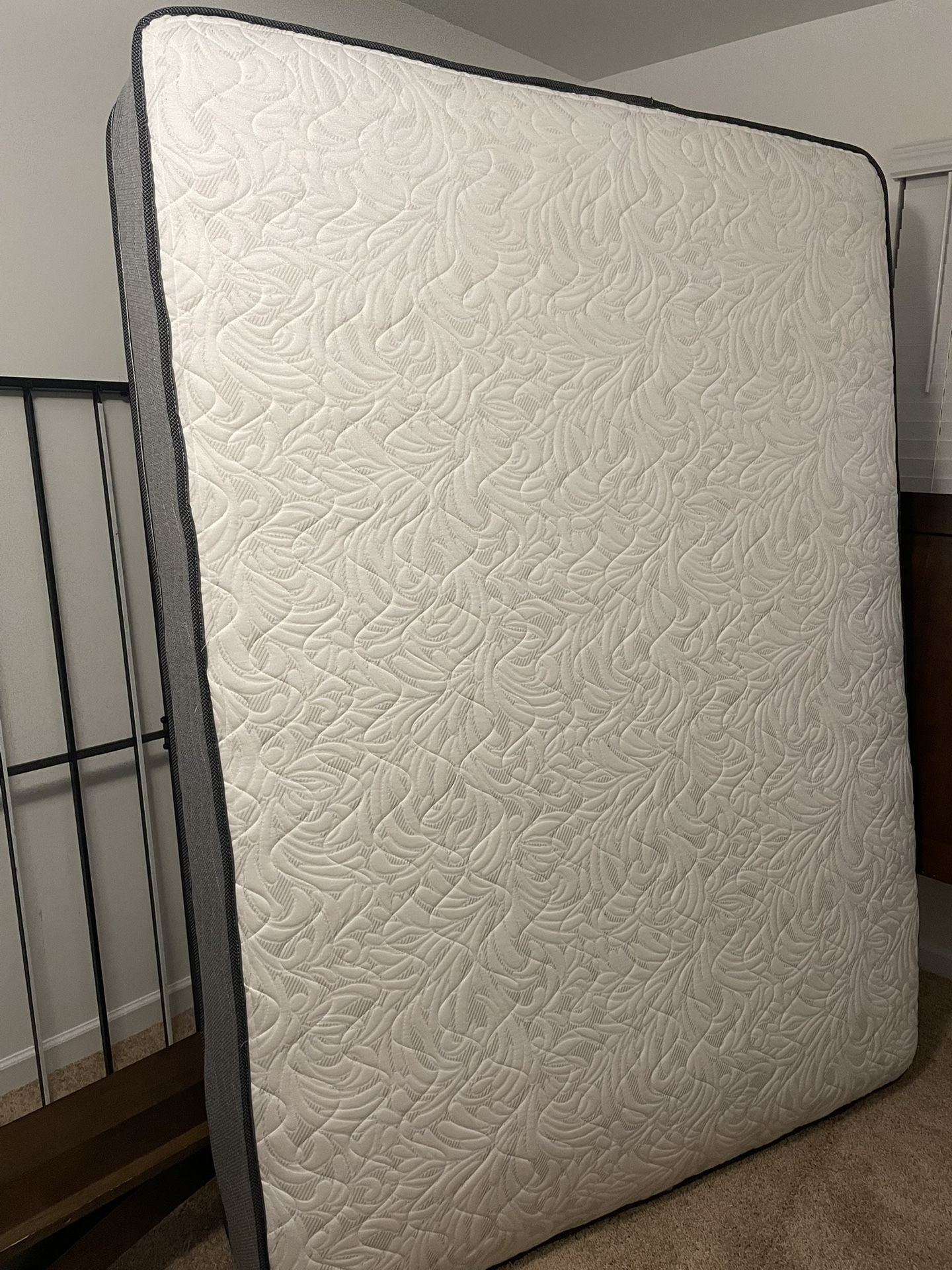 Like New Queen Mattress