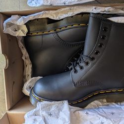 Dr. Martens 1460 Boots (BLACK)