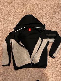 Men’s Nike tech