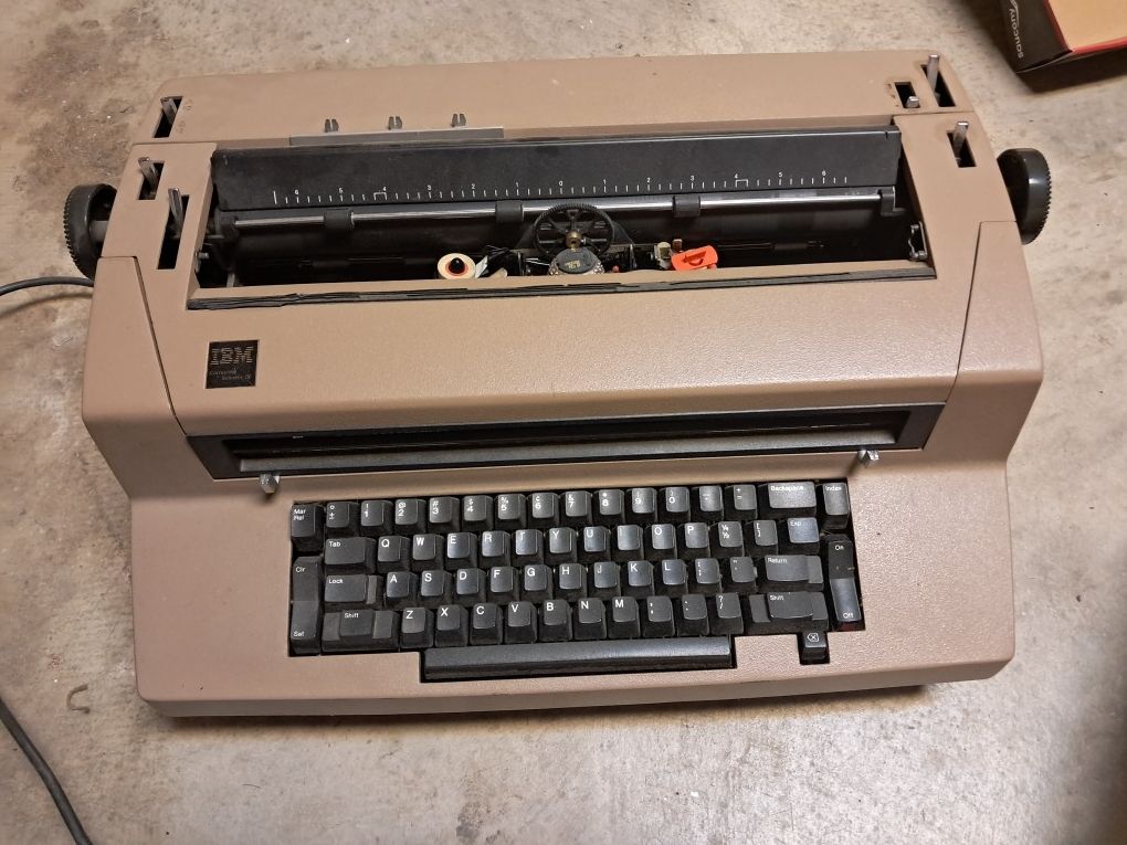 IBM Selectric III FREE- Does Not Power On