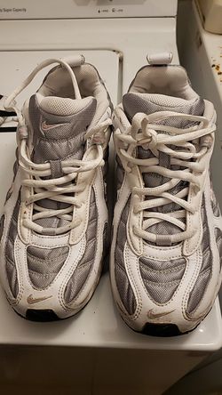 WOMEN'S NIKE SNEAKERS SIZE 9.5 $15