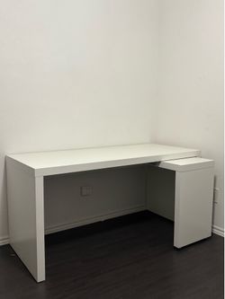 MALM Desk with Pull-out Panel
