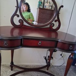 Vanity Make Up Dresser