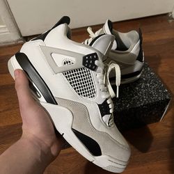 Jordan 4 Military black size 9.5 men
