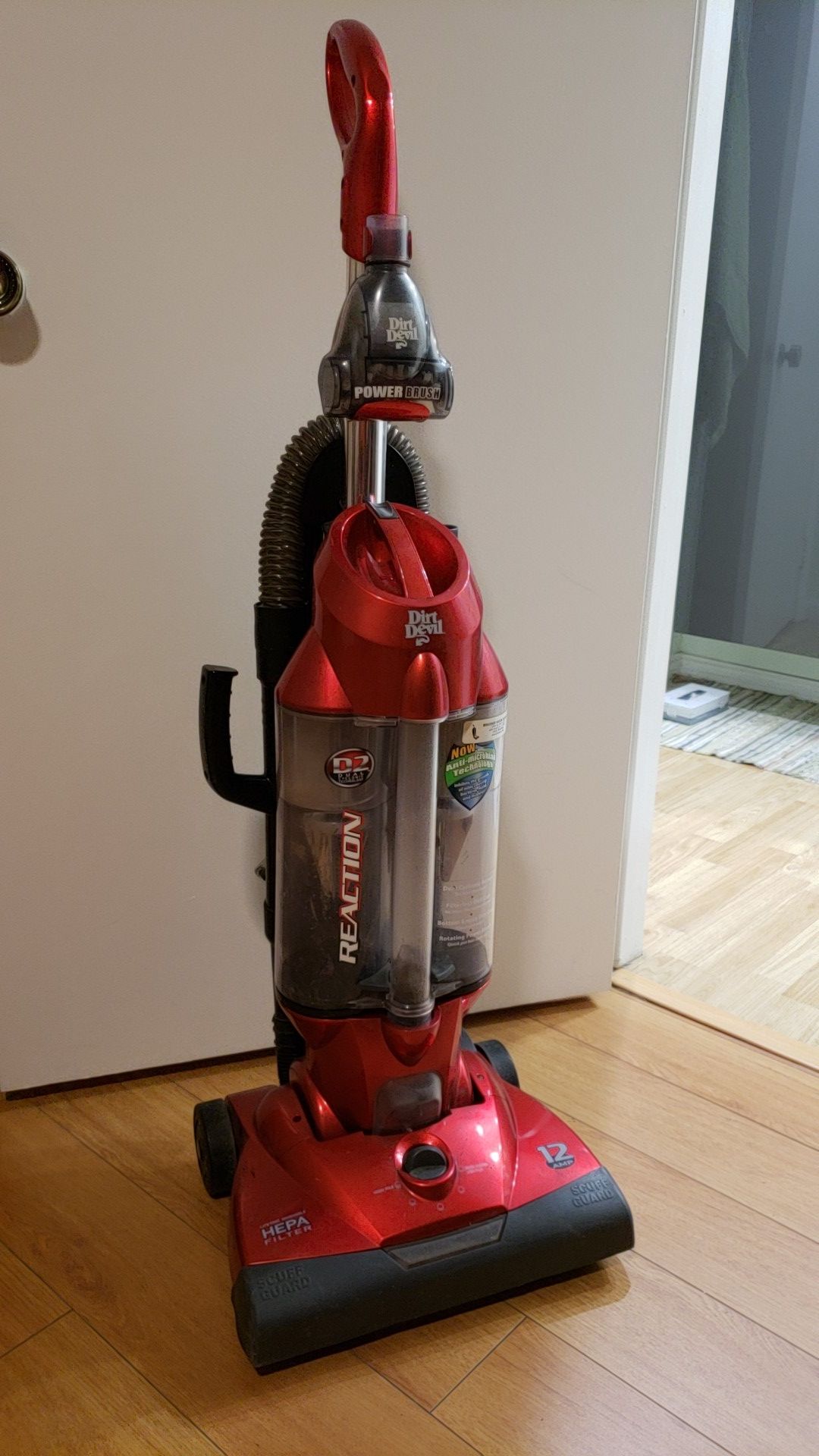 Vacuum cleaner Royal dirt devil d2 dual cyclonic technology, reaction,filter less dirt cup, bottom empty dirt cup