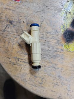 Deatschwerks 39 Lb/hrs Fuel Injectors Crown Vic