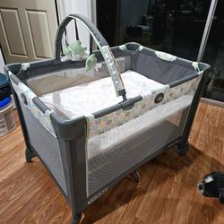 Play Pen With Bassinet 