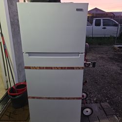 Vissani fridge like new barely used