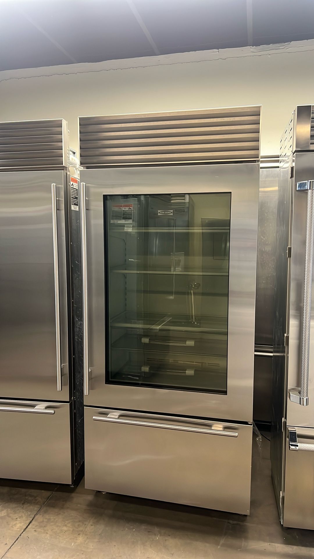 SUB ZERO 36”WIDE BUILT IN STAINLESS STEEL BOTTOM FREEZER GLASS VIEW