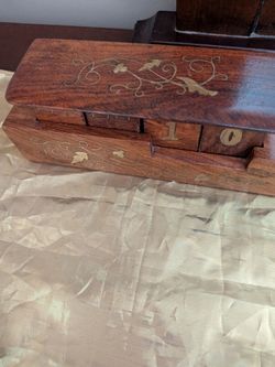 Wooden desk calendar
