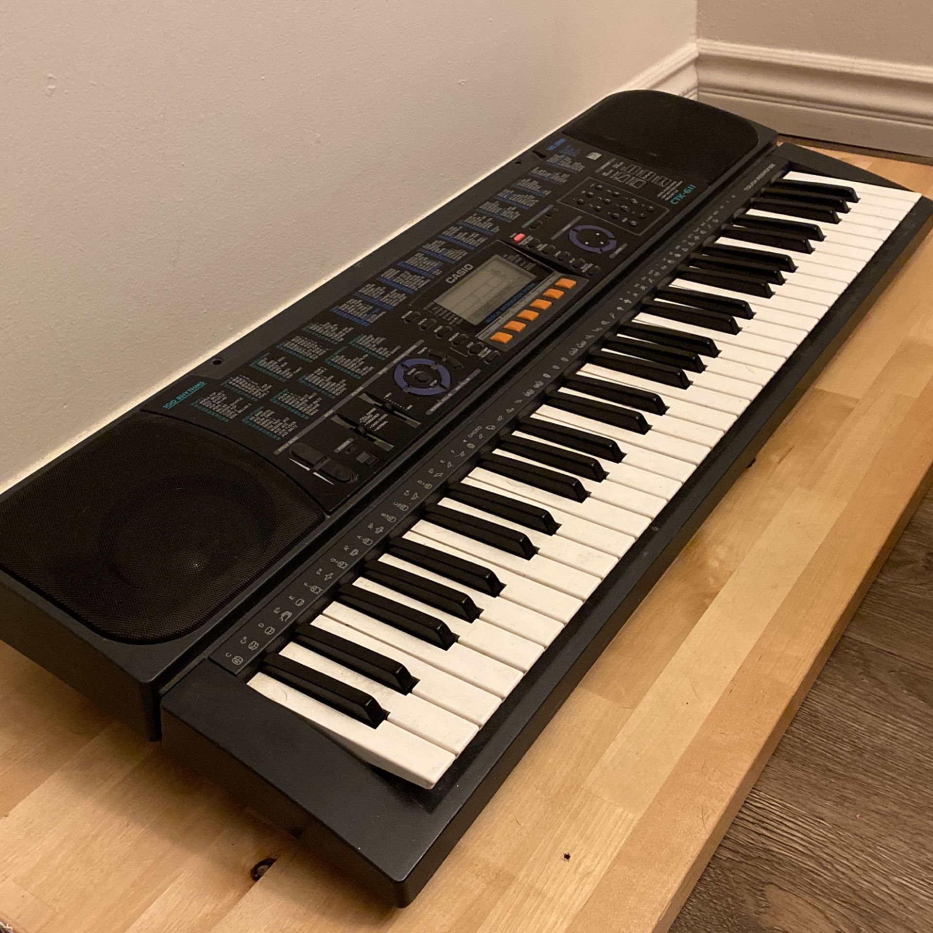 Casio CTK-611 With Wall Mounted Folding Desk