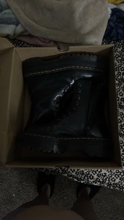 Dr. Martens Jadon