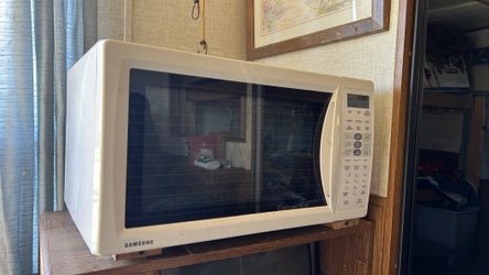 Camp 🏕️ Chairs,tvdvd,rack,sew kit, coffee,blender,utensils ,bbq,pots,tool box,microwave