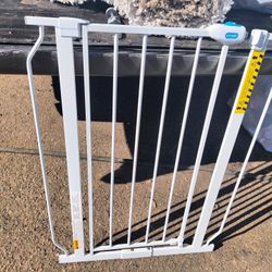 White Metal Safety Gate with Lock