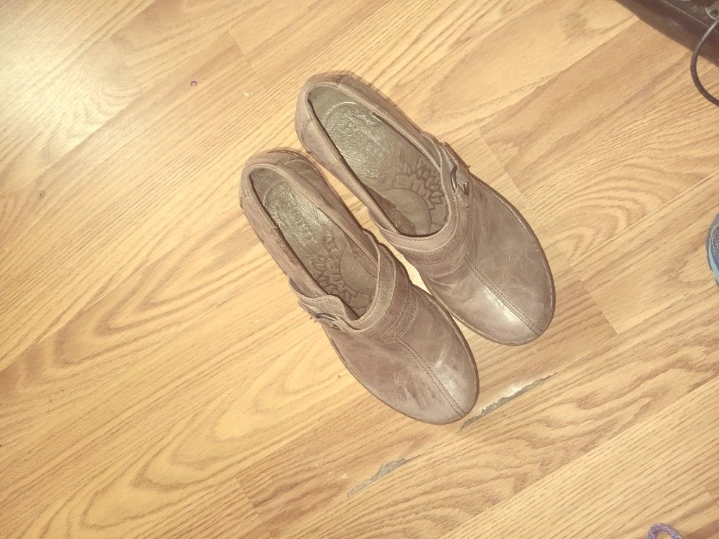 BORN clogs