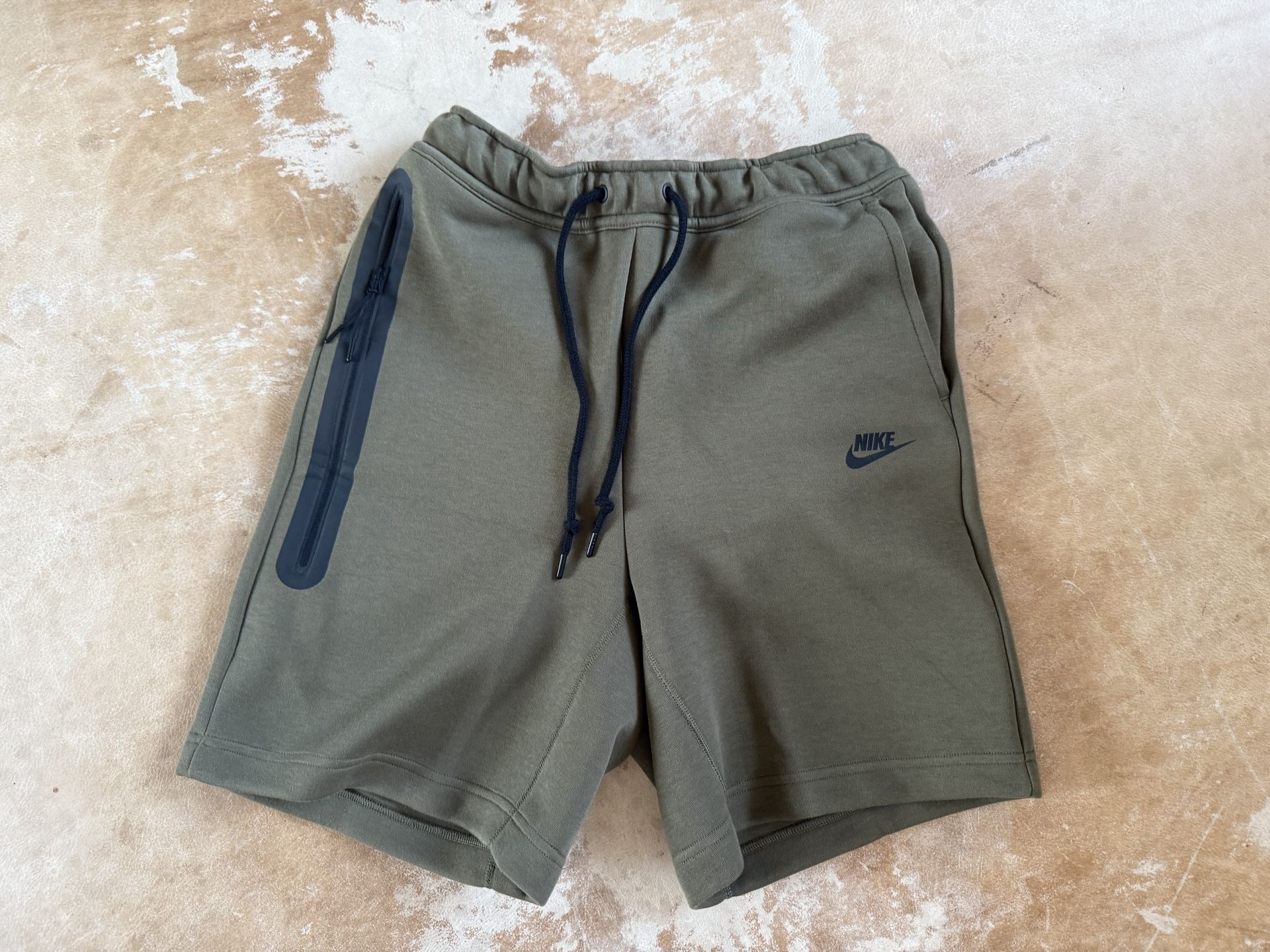 Nike Sportswear Sustainable Materials Tech Fleece Shorts Mens Size S FB8171-222